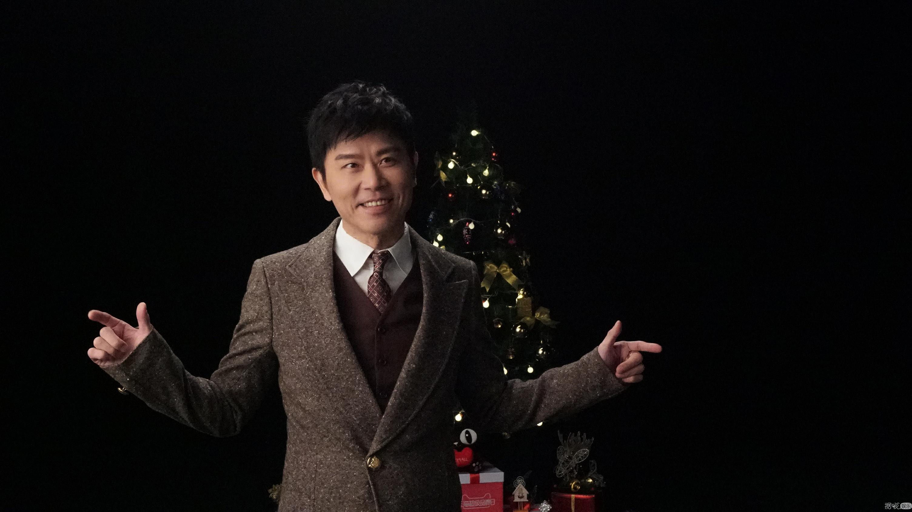  伍思凯超级经典为超级品牌日献上超级的爱