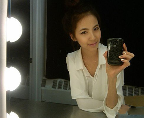 崔始源女友stella图片曝光 网友留言反对两人恋情